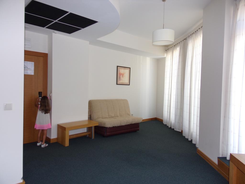 Universal Hotel Dupnitsa Buitenkant foto
