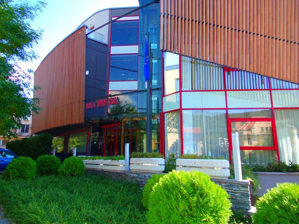 Universal Hotel Dupnitsa Buitenkant foto