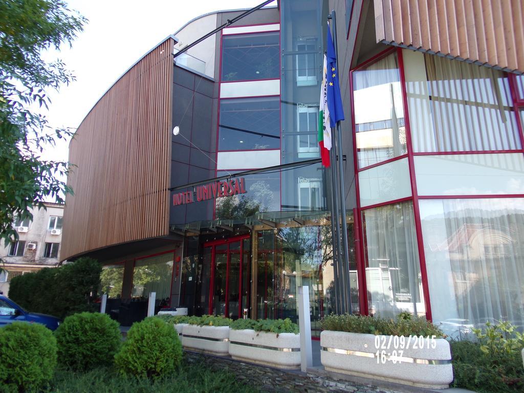 Universal Hotel Dupnitsa Buitenkant foto