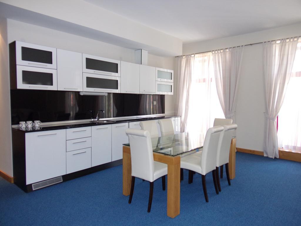 Universal Hotel Dupnitsa Buitenkant foto